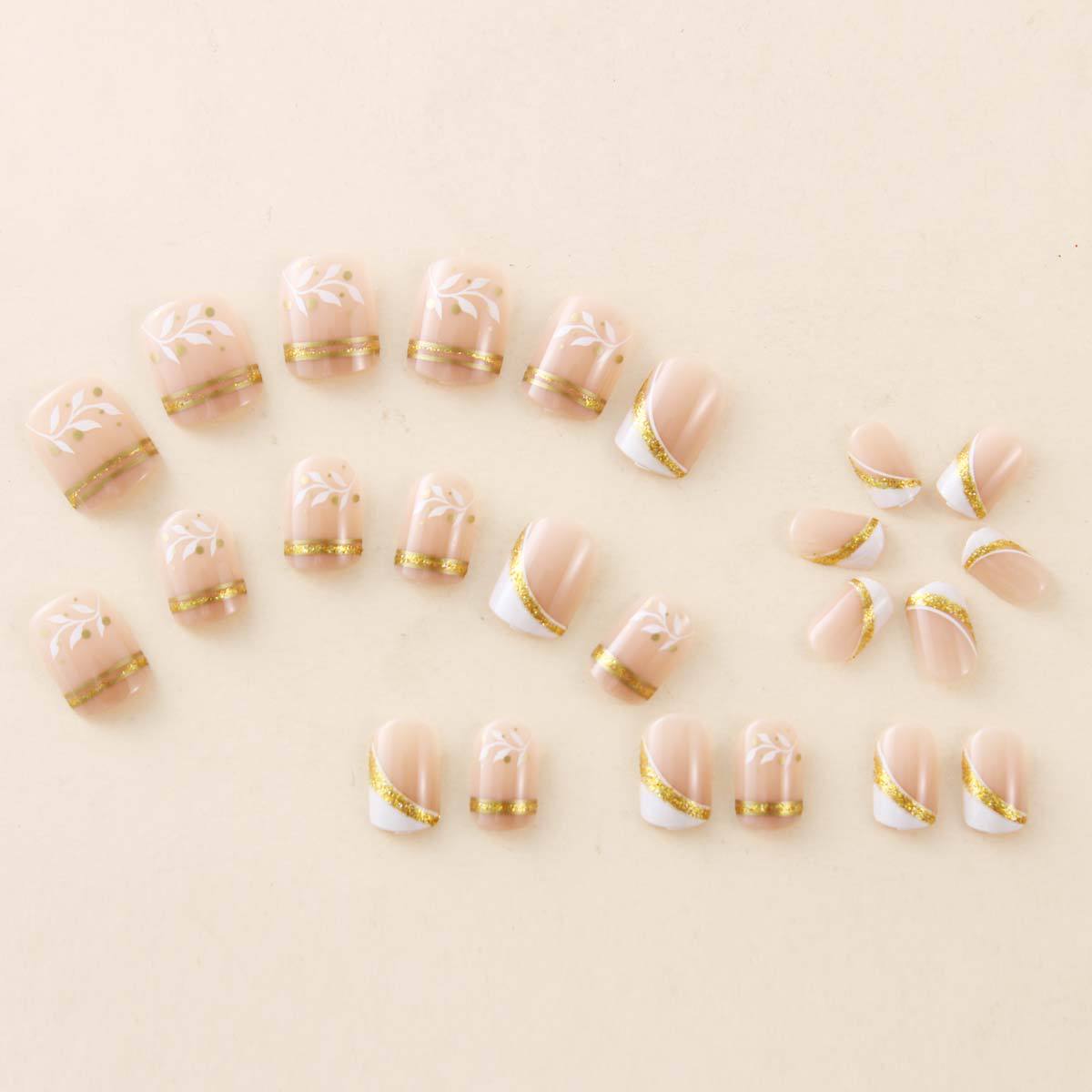 Nail Art Gliter - Kurze, quadratische Press-On-Nägel in Nude mit