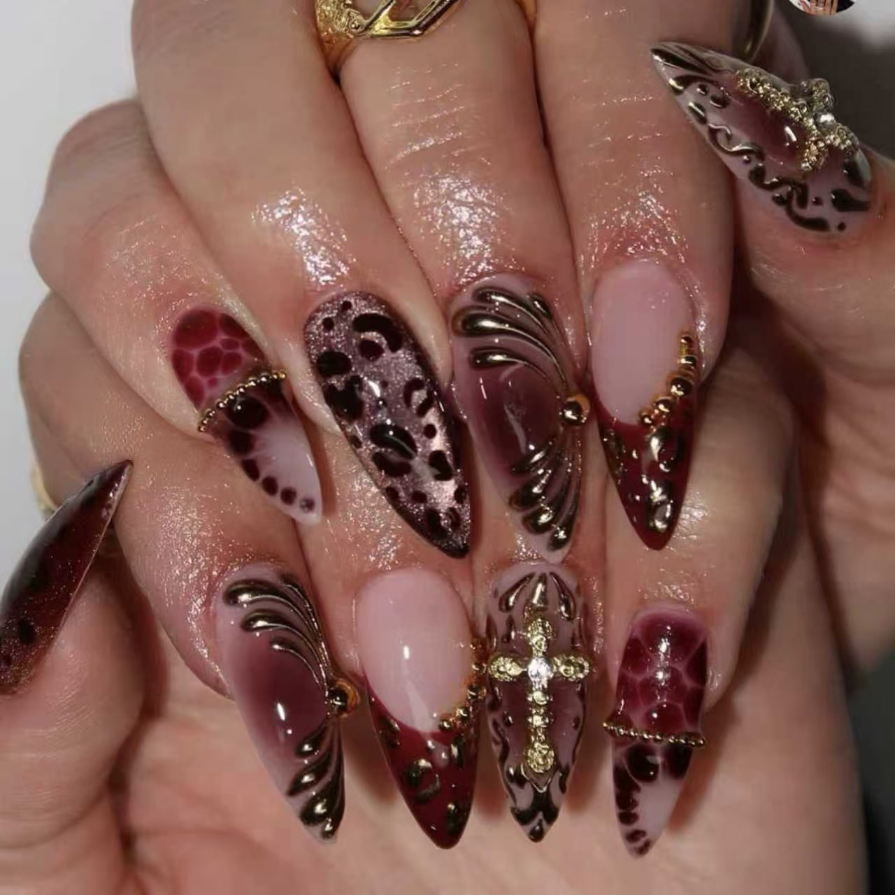 Nail Art Press On - Mittellange künstliche Nägel für Frauen, Farbverlauf